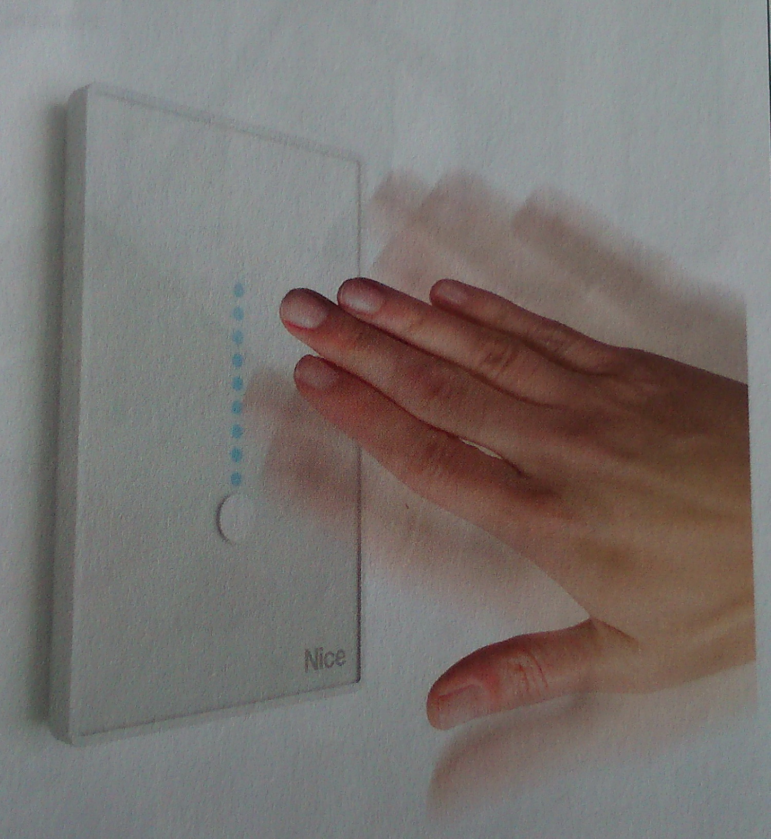 Air Ασύρματο χειριστήριο αφής τοίχου για τον έλεγχο ενός αυτοματισμού ή ομάδα αυτοματισμών