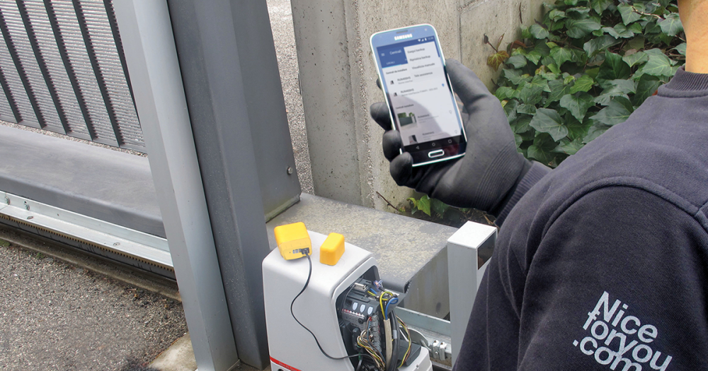 Pro - View - Image 3